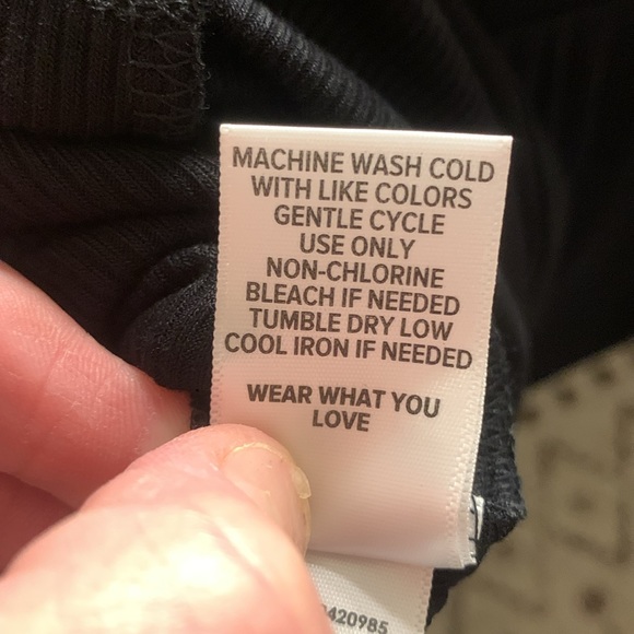 TORRID Super Soft Ribbed Smock Waist Lounge Short in Deep Black Inseam 3.25” NWT - Picture 8 of 9